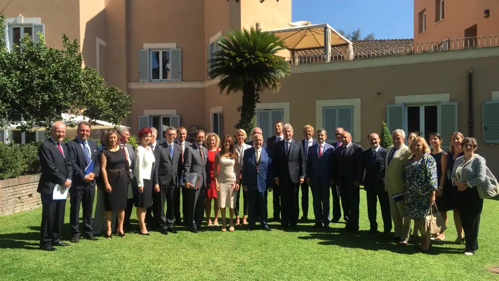 Ministro Savona partecipa a evento dell'Ambasciatore d'Austria Ministro Savona partecipa a evento dell'Ambasciatore d'Austria