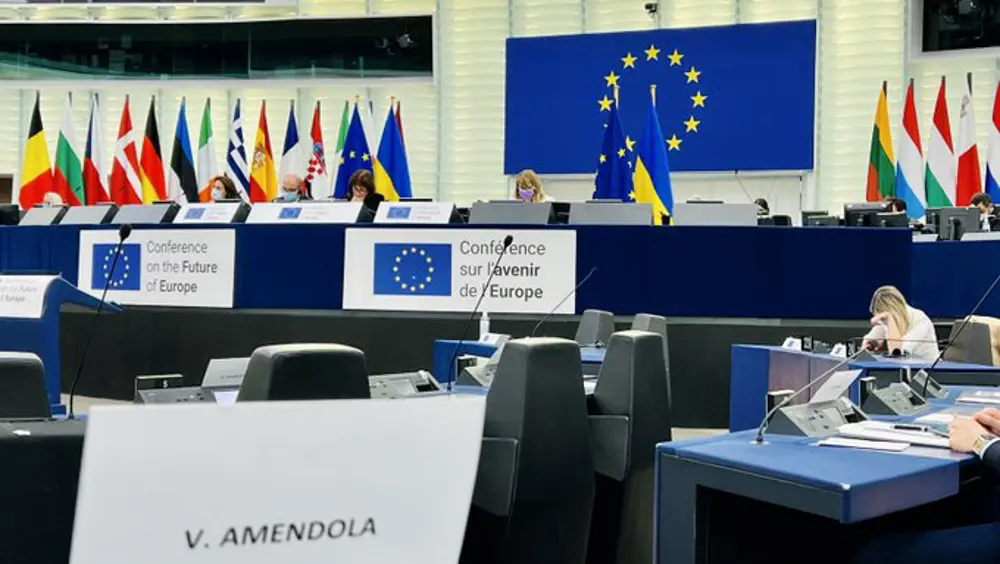 Conferenza, approvate le 49 proposte finali. Amendola: "Una risposta alle crisi che stiamo affrontando" Conferenza, approvate le 49 proposte finali. Amendola: "Una risposta alle crisi che stiamo affrontando"