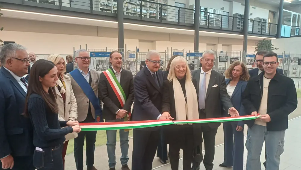 Inaugurazione della mostra "L'Italia in Europa - L'Europa in Italia" a Piacenza con il Ministro Foti Inaugurazione della mostra "L'Italia in Europa - L'Europa in Italia" a Piacenza con il Ministro Foti