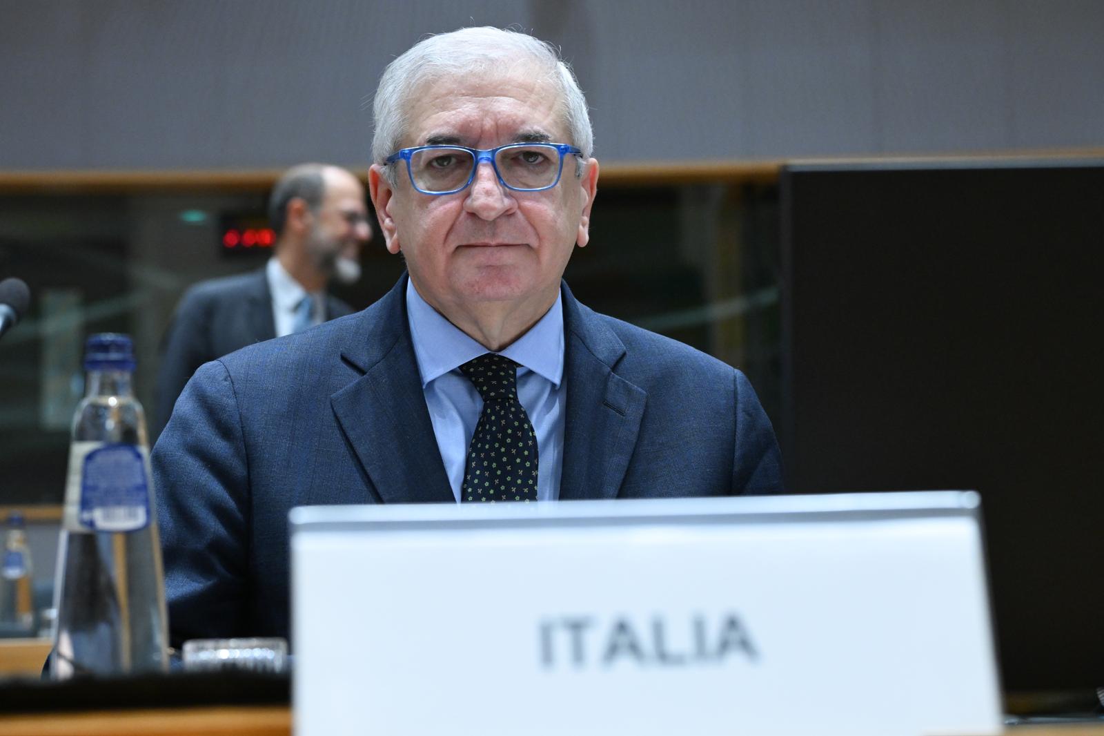 UE: Ministro Foti, vittoria italiana sull'immigrazione